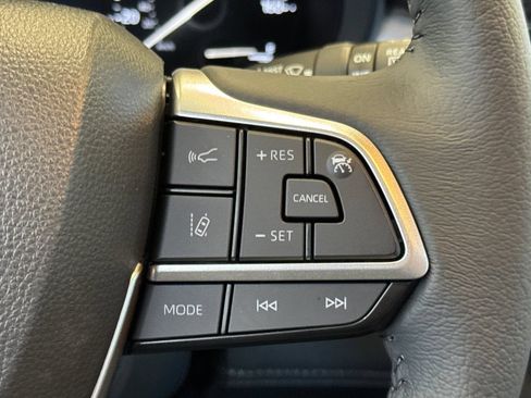 Used 2026 Toyota Sienna XLE FWD image 32