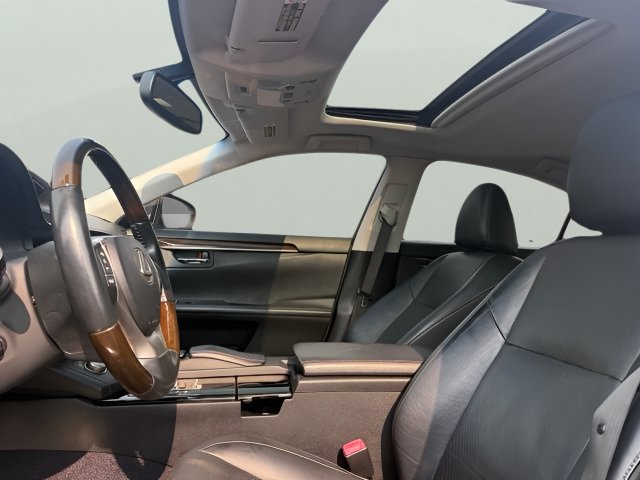 Used 2014 Lexus ES 350 w/ Luxury Package FWD image 16