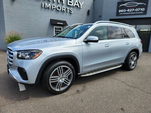 Used 2024 Mercedes-Benz GLS 450 4MATIC image 3