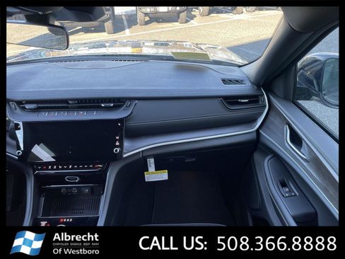 New 2026 Jeep Grand Cherokee Altitude image 17