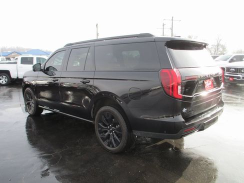 Used 2025 Ford Expedition Max Platinum w/ Stealth Appearance Package image 9