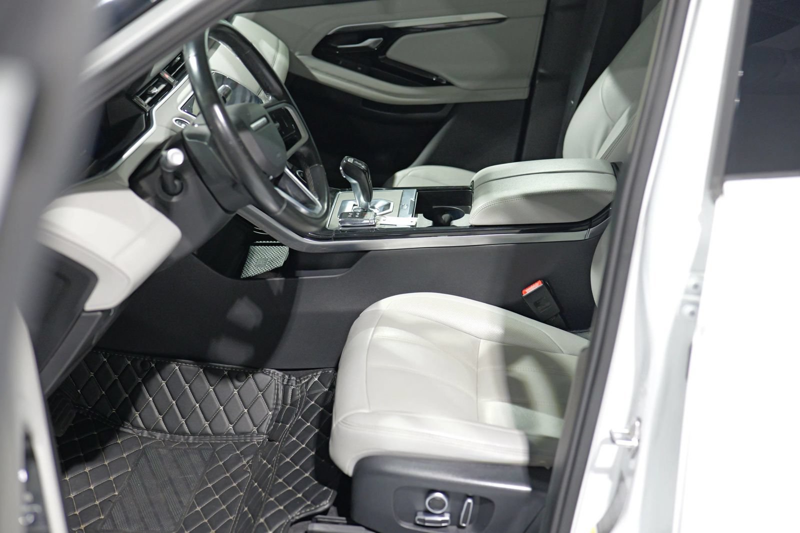 Used 2022 Land Rover Range Rover Evoque SE AWD/4WD image 13