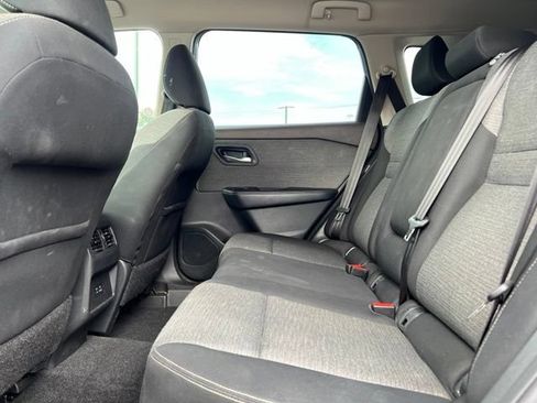 Used 2022 Nissan Rogue SV AWD/4WD image 16