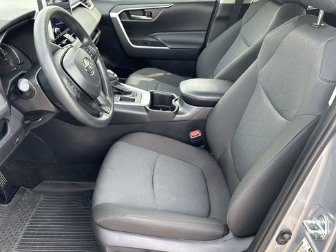 Used 2025 Toyota RAV4 XLE w/ Convenience Package FWD image 14