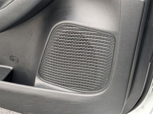 Used 2023 Chrysler Pacifica Touring image 18