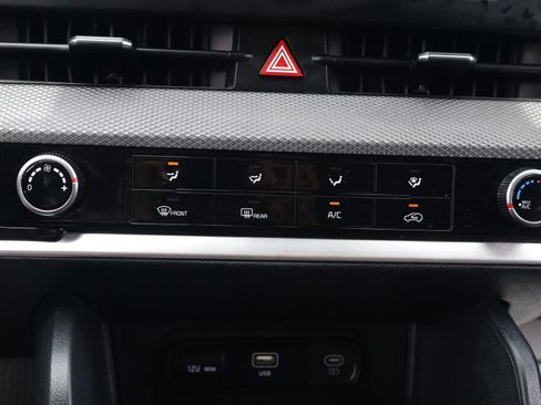 Used 2024 Kia Sportage LX FWD image 9