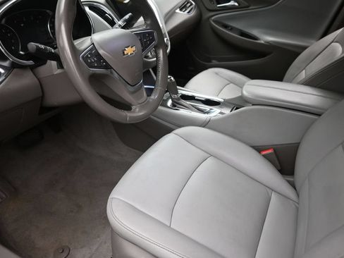 Used 2018 Chevrolet Malibu LT w/ Leather Package FWD image 16