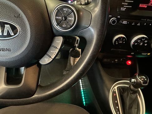 Used 2016 Kia Soul FWD image 12