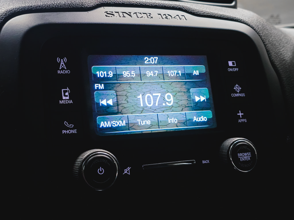 Used 2017 Jeep Renegade Latitude FWD image 25