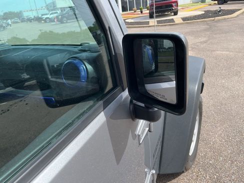 Used 2017 Jeep Wrangler Unlimited Sport w/ Connectivity Group image 32