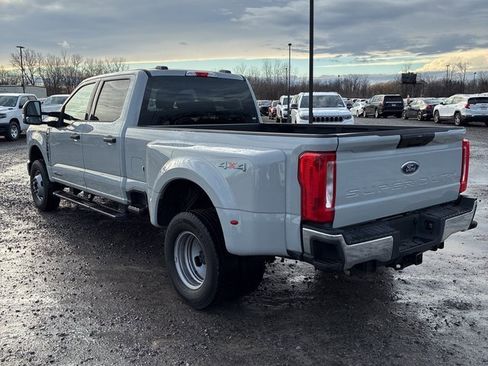 Used 2025 Ford F350 XLT image 3