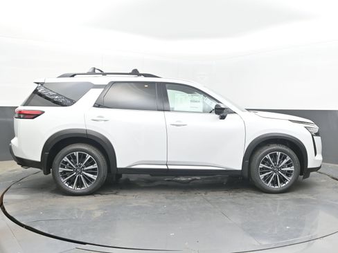 New 2026 Nissan Pathfinder Platinum AWD/4WD image 8