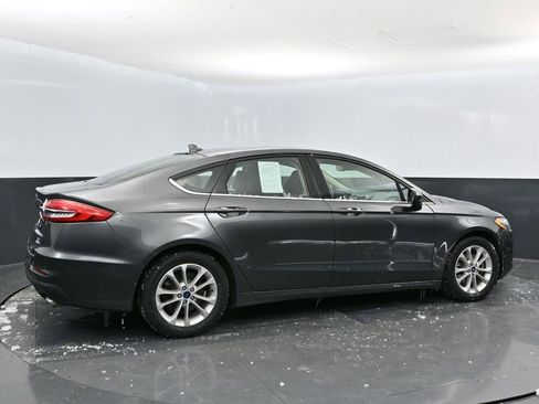 Used 2020 Ford Fusion SE image 4
