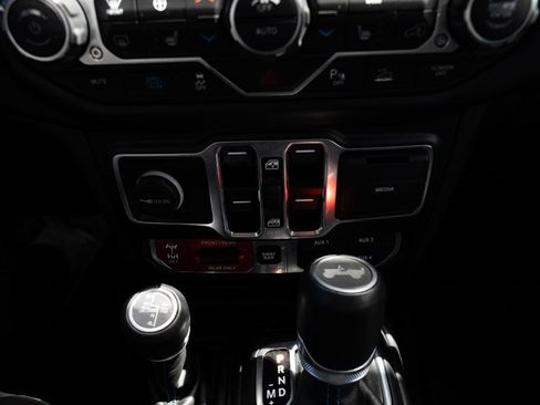 Used 2021 Jeep Wrangler Unlimited Rubicon 4xe w/ Cold Weather Group AWD/4WD image 17