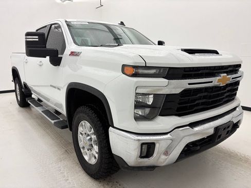 Used 2025 Chevrolet Silverado 2500 LT AWD/4WD image 13