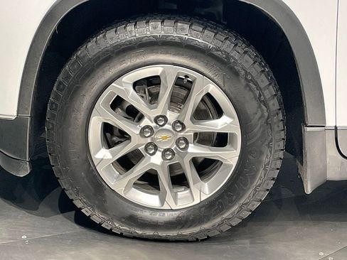 Used 2021 Chevrolet Traverse LT image 34