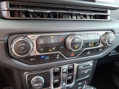 Used 2024 Jeep Wrangler Unlimited Rubicon 4xe w/ Technology Group image 17