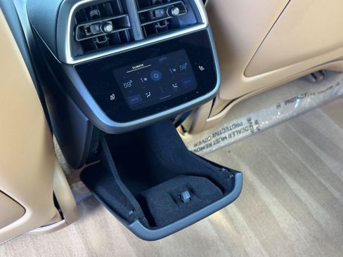 Used 2025 Lucid Air Touring AWD/4WD image 30