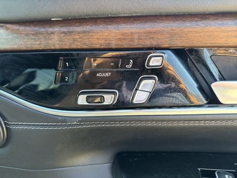 Used 2023 Jeep Grand Wagoneer L Series II AWD/4WD image 39