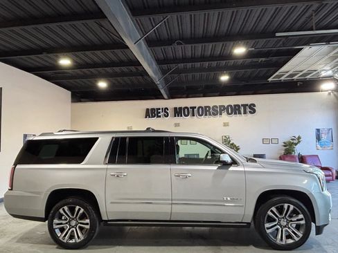Used 2019 GMC Yukon XL Denali w/ Denali Ultimate Package AWD/4WD image 8
