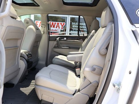 Used 2021 Buick Enclave Essence w/ Sound and Sites Package AWD/4WD image 22