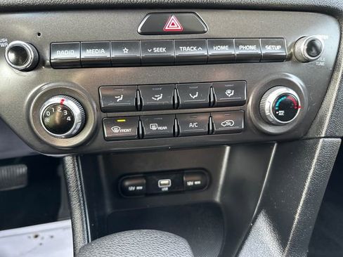 Used 2020 Kia Sportage LX image 16
