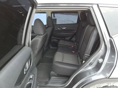 Used 2017 Nissan Rogue SV image 20