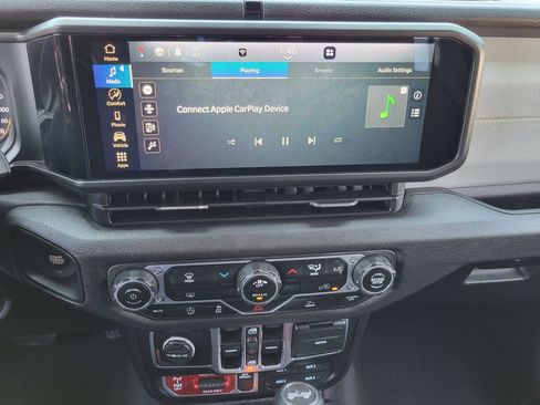 Used 2025 Jeep Wrangler Unlimited Sport AWD/4WD image 9