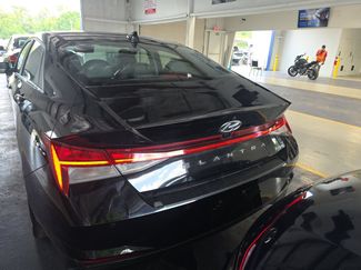 Used 2023 Hyundai Elantra Limited FWD video 2