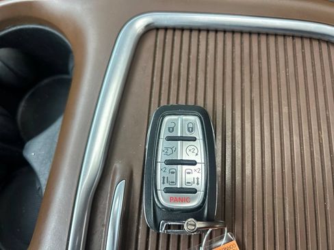 Certified 2018 Chrysler Pacifica Limited w/ Advanced Safetytec Group FWD image 22