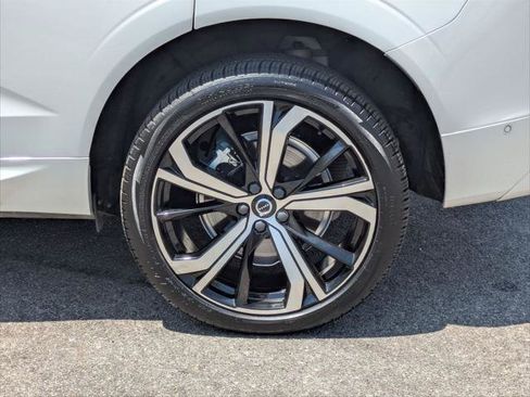 Used 2022 Volvo XC60 T8 R-Design w/ Advanced Package AWD/4WD image 9