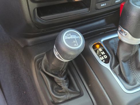 Used 2022 Jeep Wrangler Sport AWD/4WD image 29