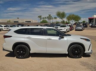Used 2024 Toyota Highlander XSE AWD/4WD video 4