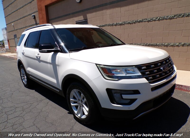 Used 2017 Ford Explorer XLT w/ Equipment Group 202A FWD image 1