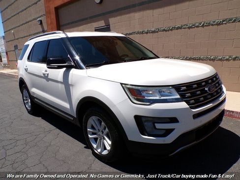 Used 2017 Ford Explorer XLT w/ Equipment Group 202A FWD image 1