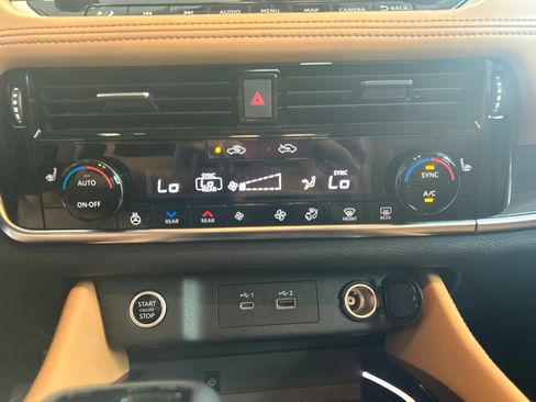 Used 2021 Nissan Rogue Platinum AWD/4WD image 28