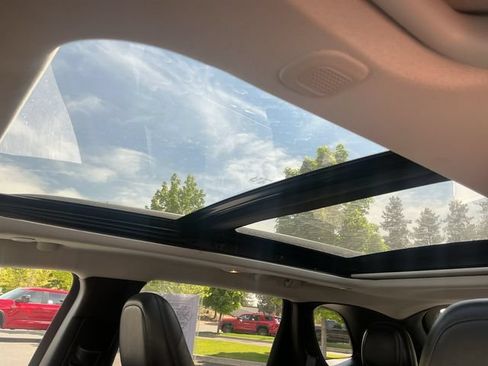 Used 2019 Jeep Cherokee Trailhawk AWD/4WD image 25