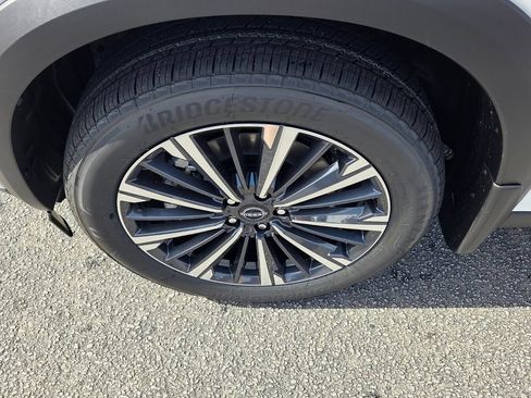 New 2026 Nissan Pathfinder Platinum FWD image 17