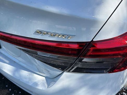 Used 2023 Honda Civic Sport image 8