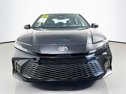 Used 2025 Toyota Camry SE image 11