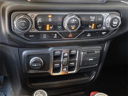 Used 2020 Jeep Gladiator Overland image 22