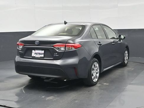 Used 2025 Toyota Corolla LE FWD image 2