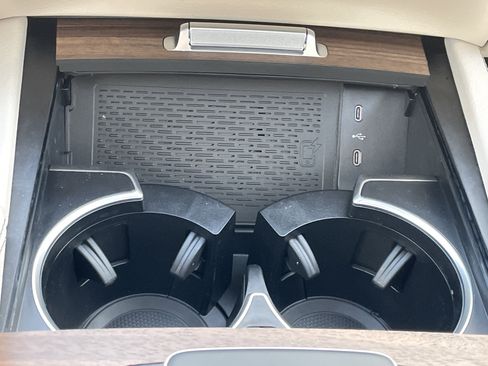New 2026 Mercedes-Benz GLS 450 4MATIC image 32