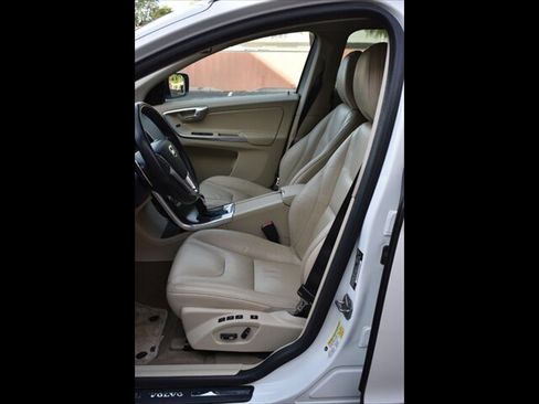 Used 2014 Volvo XC60 T6 image 14