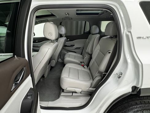 Used 2023 GMC Acadia SLT image 12