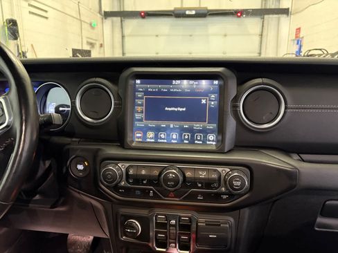 Used 2023 Jeep Wrangler Unlimited Sahara w/ Cold Weather Group AWD/4WD image 21