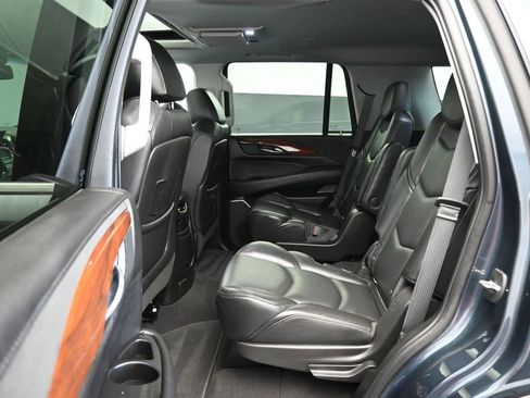 Used 2019 Cadillac Escalade Luxury image 35