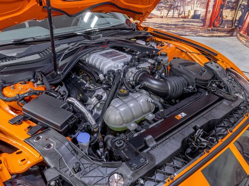 Used 2021 Ford Mustang Shelby GT500 w/ Carbon Fiber Track Pack image 24