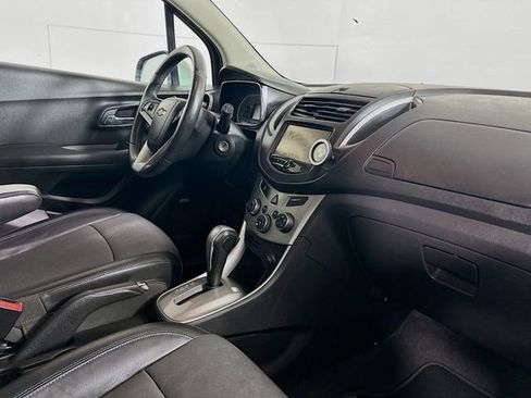 Used 2016 Chevrolet Trax LT w/ LT Sun and Sound Package image 29