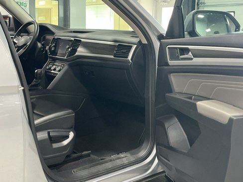 Used 2023 Volkswagen Atlas SE w/ Black Wheel Package AWD/4WD image 9